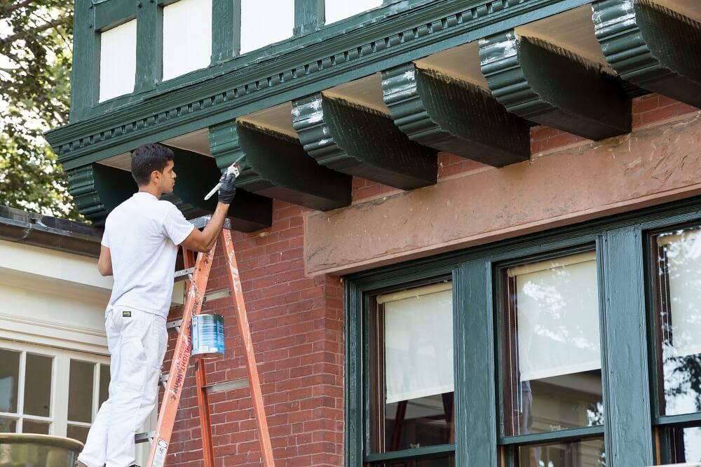 a Catchlight Painting employee paints the historic Bayley House